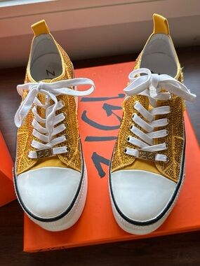 Zigi Koralay Gold Glitter Low-Top Lace-Up Platform Sneakers